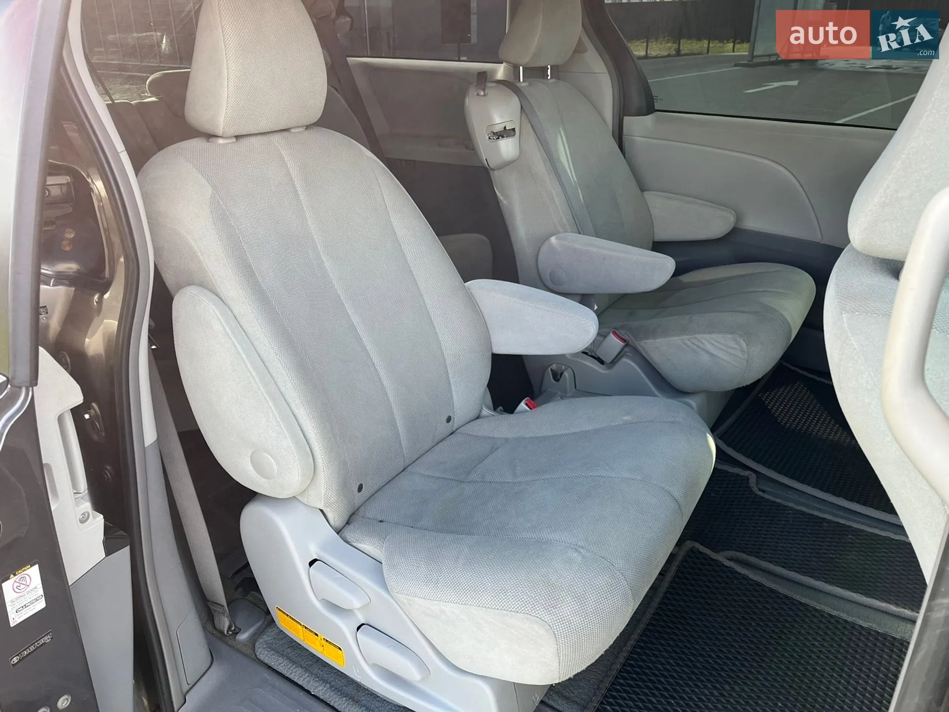 2011 Toyota Sienna - мініатюра 19