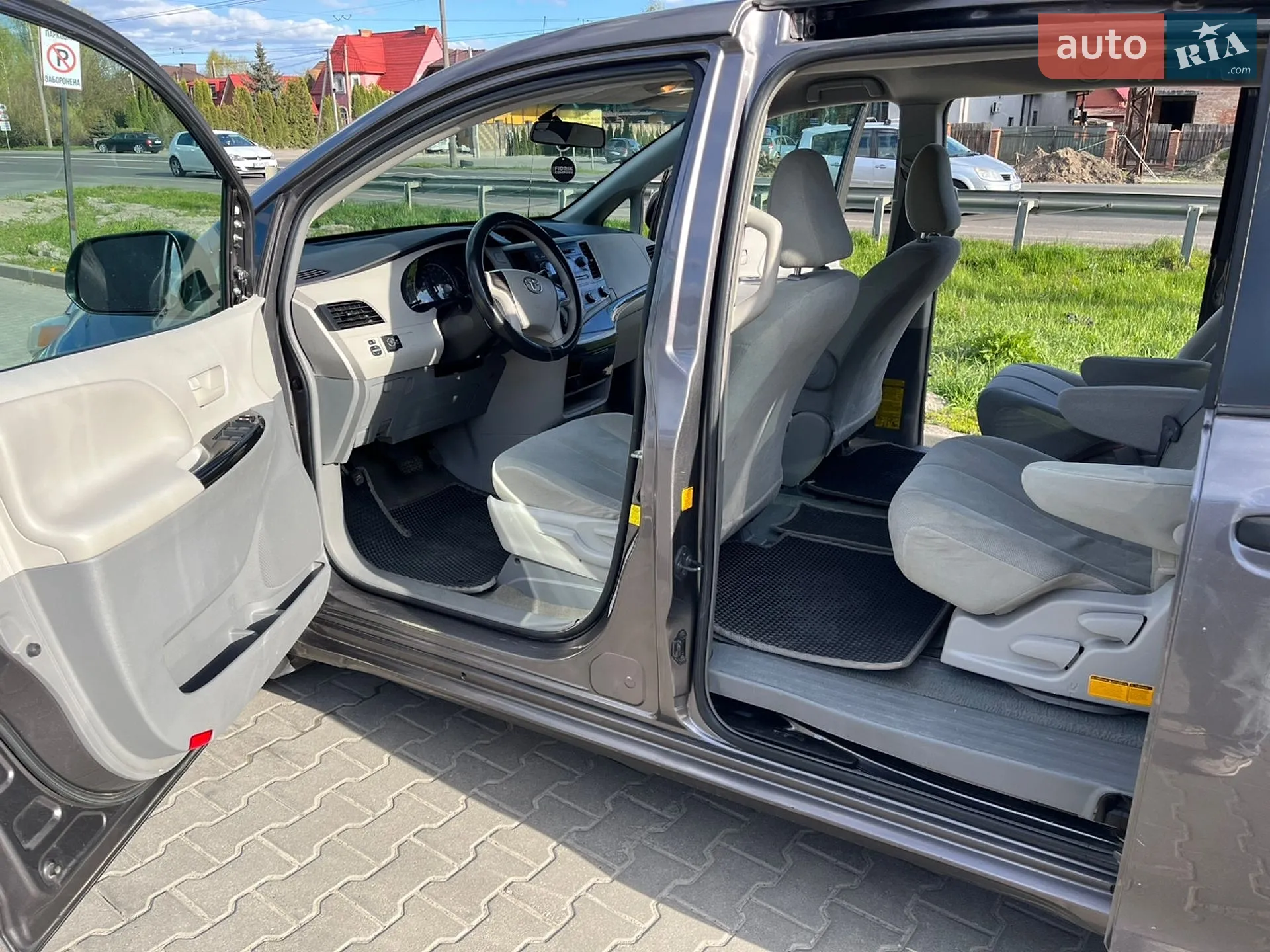 2011 Toyota Sienna - мініатюра 24