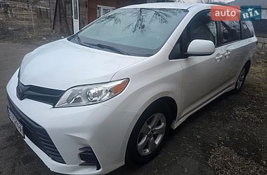 Минивэн Toyota Sienna 2019 в Полтаве