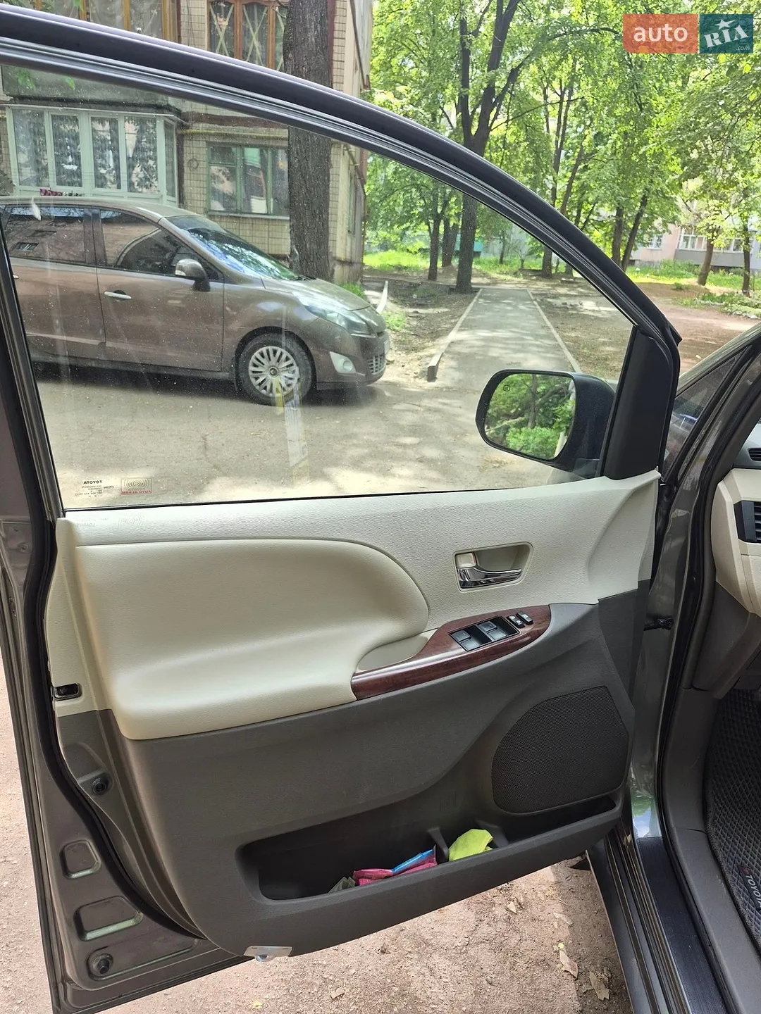 2014 Toyota Sienna - мініатюра 21
