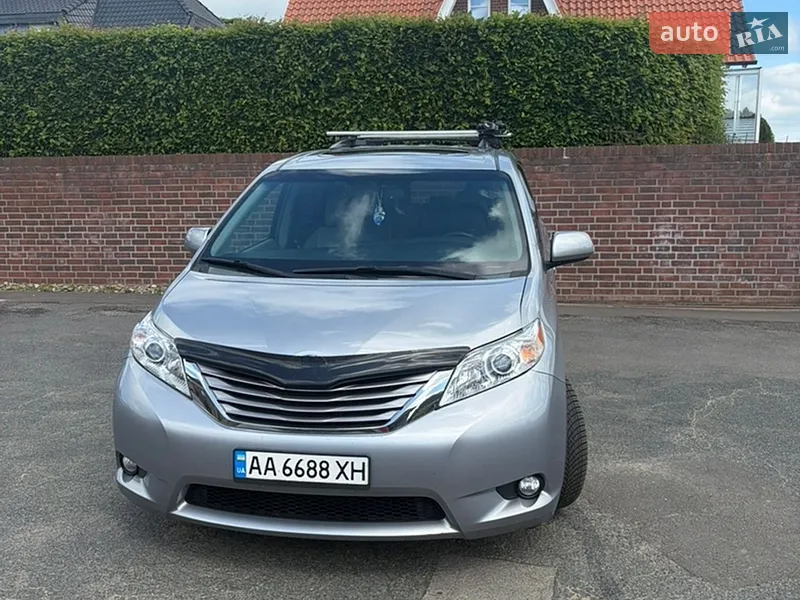 Toyota Sienna 2016