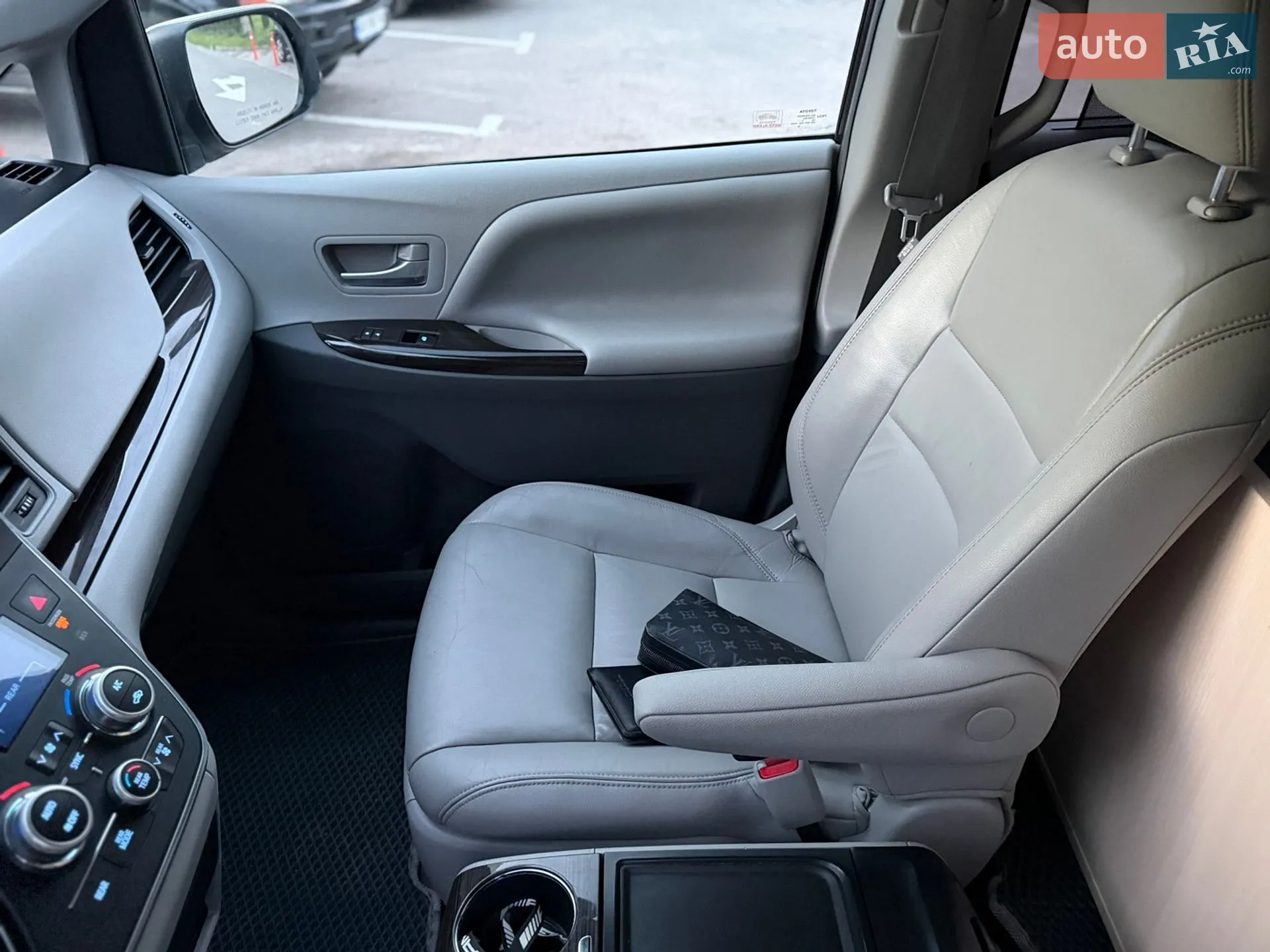 2015 Toyota Sienna - мініатюра 9