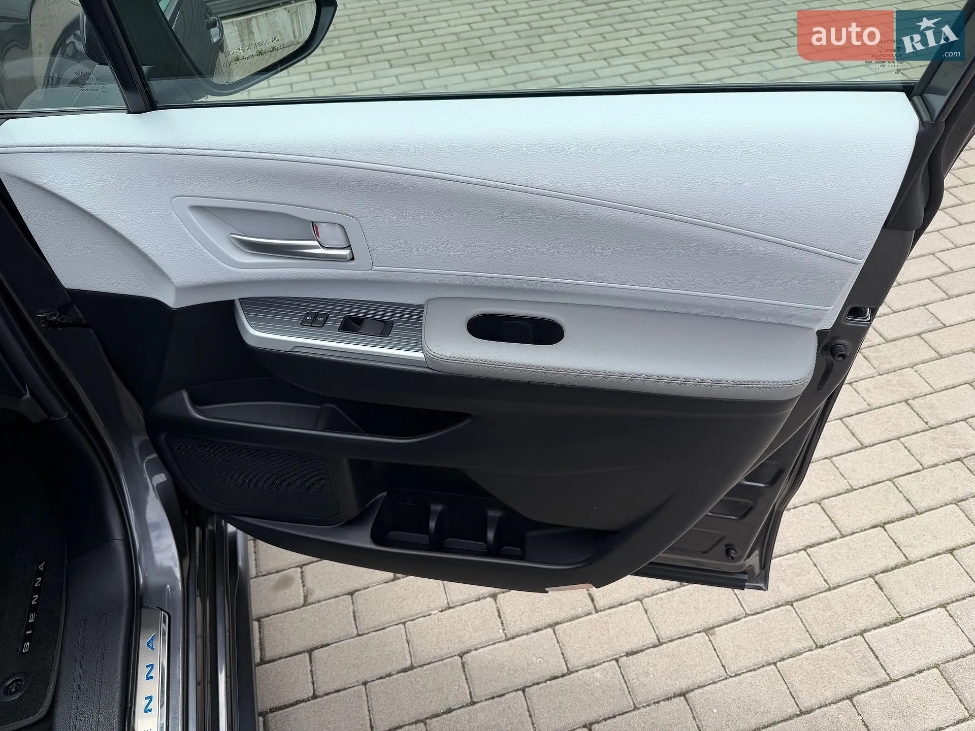 2025 Toyota Sienna - мініатюра 8