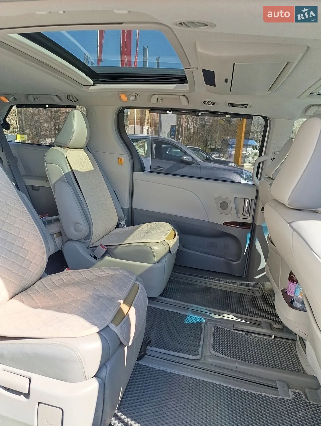 2012 Toyota Sienna - мініатюра 16