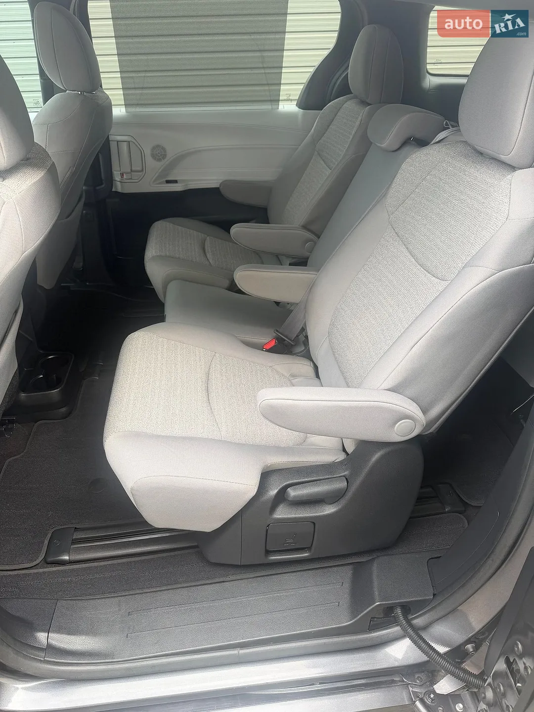 2025 Toyota Sienna - мініатюра 9