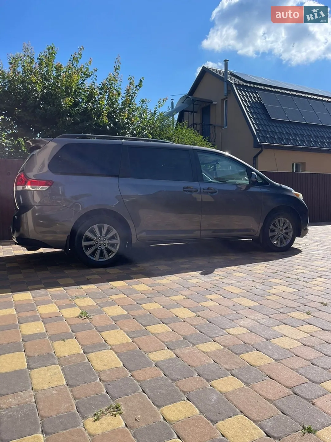 2010 Toyota Sienna - мініатюра 8