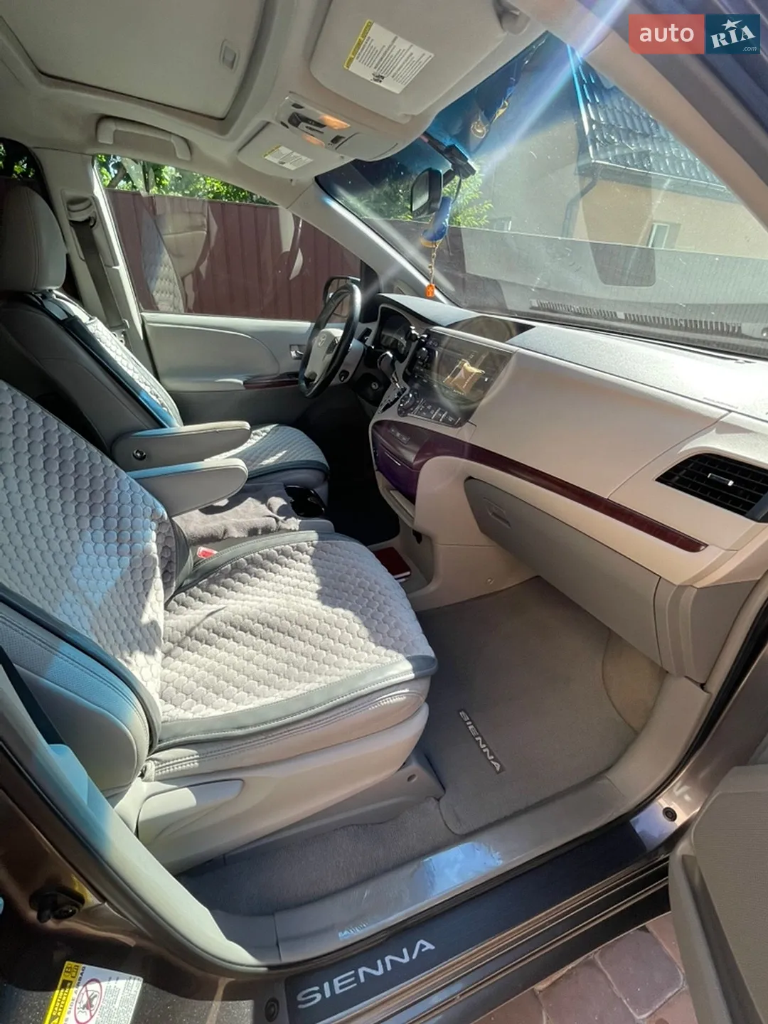 2010 Toyota Sienna - мініатюра 18