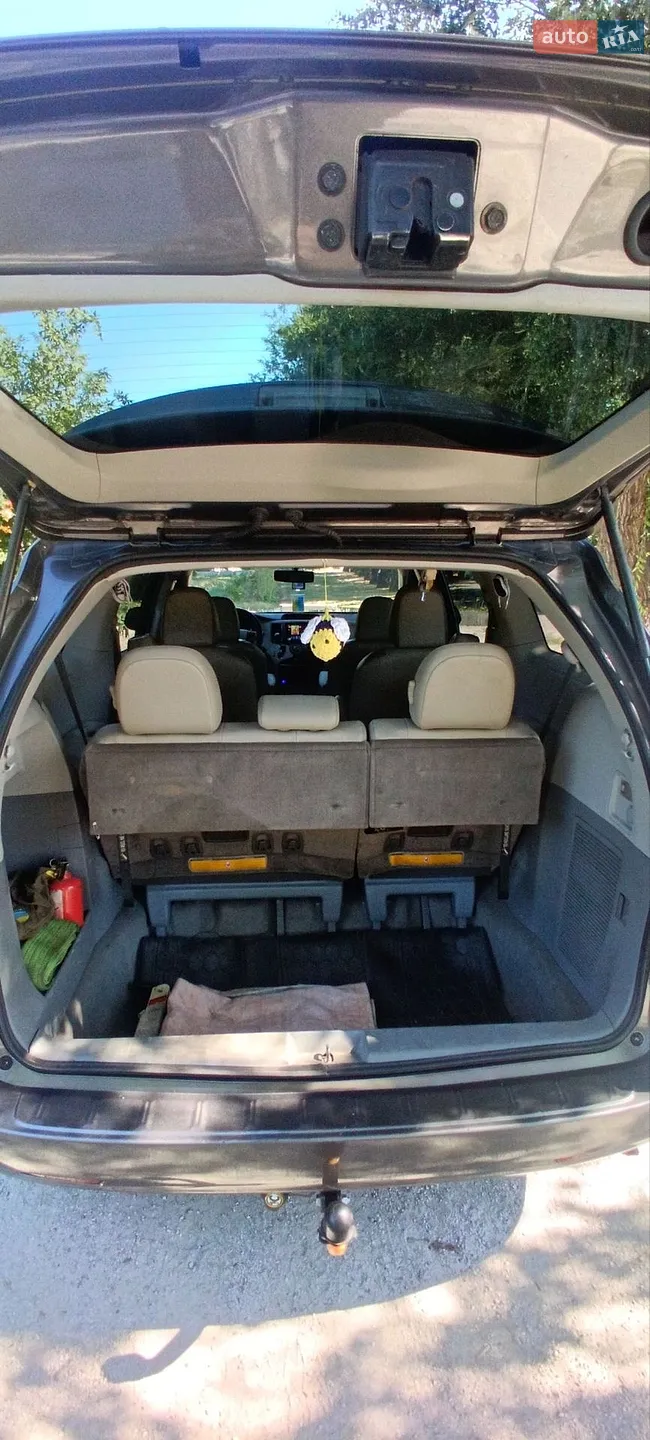 2011 Toyota Sienna - мініатюра 8