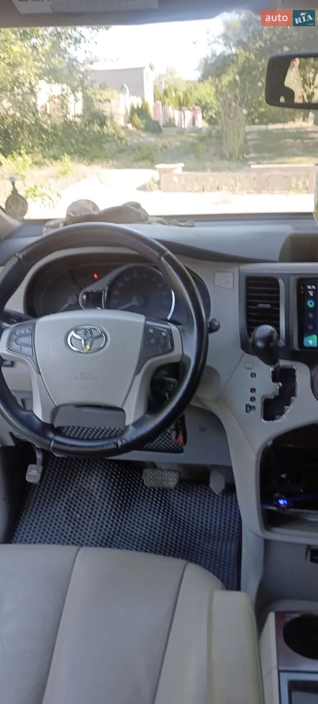 2011 Toyota Sienna - мініатюра 14