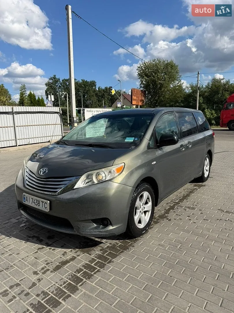 2012 Toyota Sienna - фото 1
