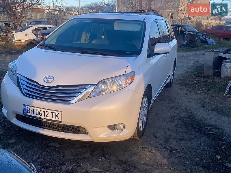 Toyota Sienna 2012
