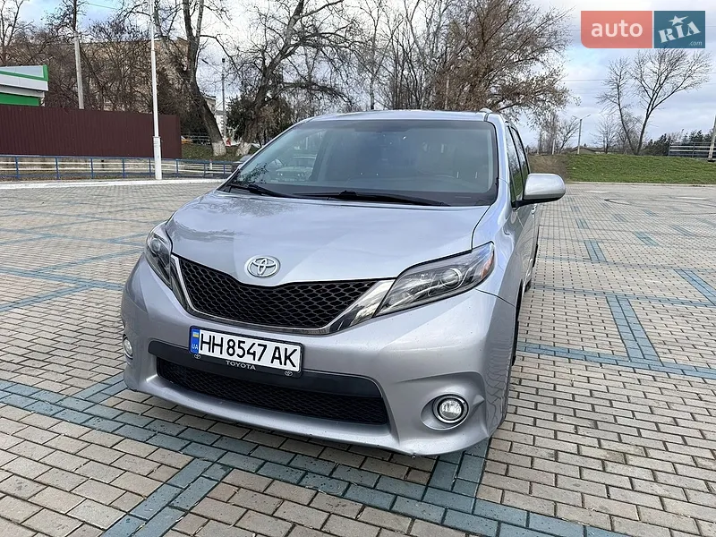 Toyota Sienna 2016