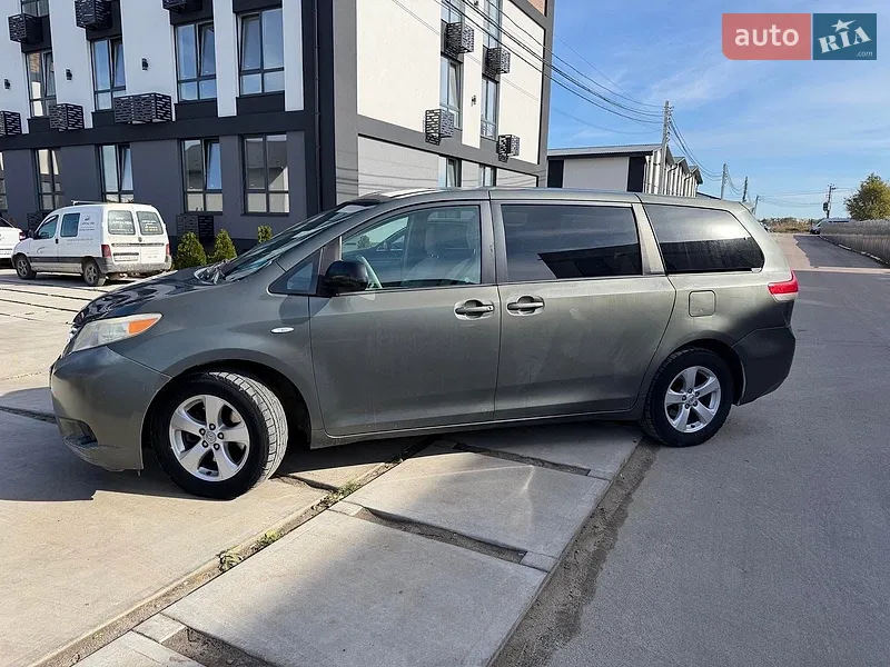 Toyota Sienna 2012