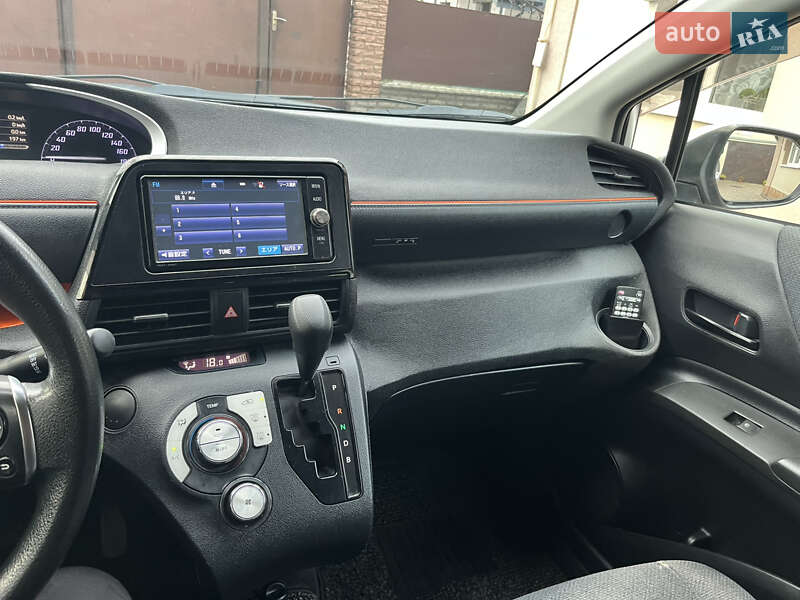 Минивэн Toyota Sienta 2018 в Белой Церкви