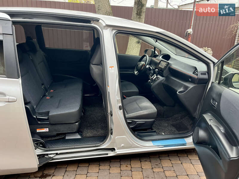 Минивэн Toyota Sienta 2018 в Белой Церкви