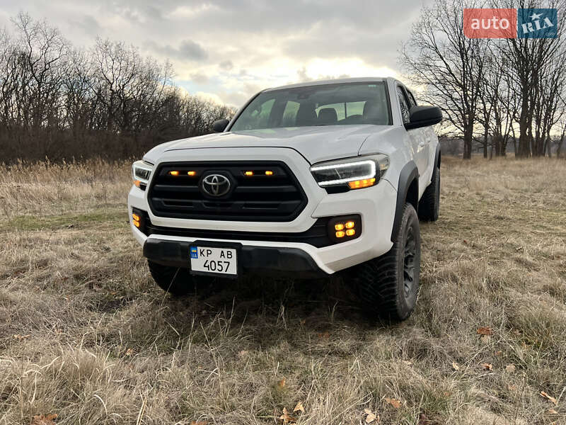 Пікап Toyota Tacoma 2018 в Дніпрі