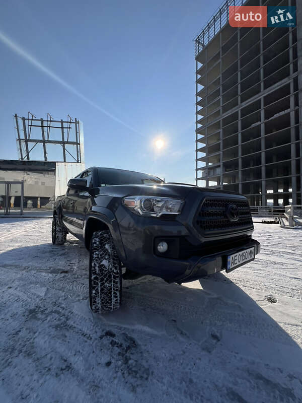 Пікап Toyota Tacoma 2016 в Дніпрі