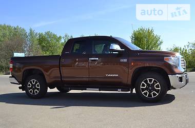 Внедорожник / Кроссовер Toyota Tundra 2015 в Киеве