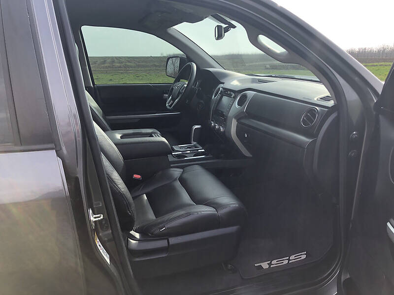 Позашляховик / Кросовер Toyota Tundra 2015 в Одесі