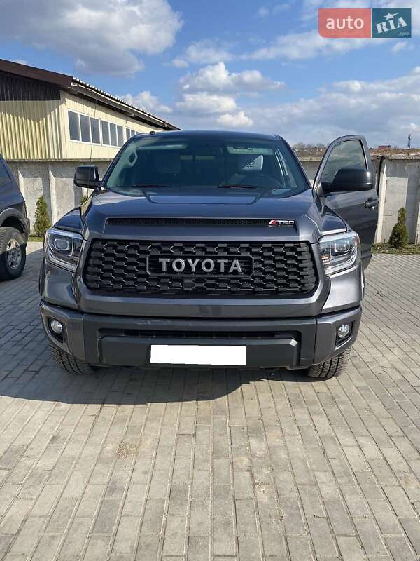 Toyota Tundra Crew Max