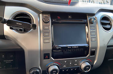 Пікап Toyota Tundra 2016 в 