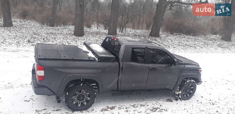Пикап Toyota Tundra 2017 в Мостиске