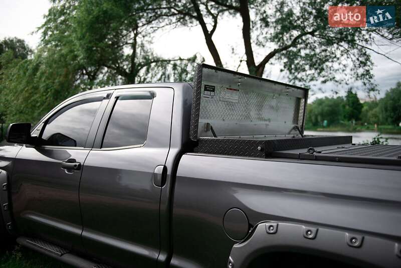 Пикап Toyota Tundra 2017 в Мостиске