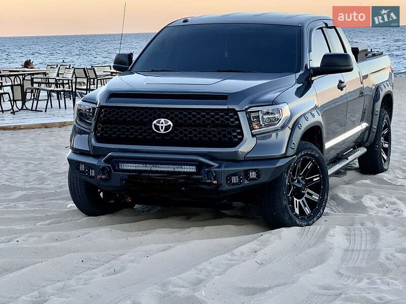 Пикап Toyota Tundra 2017 в Мостиске