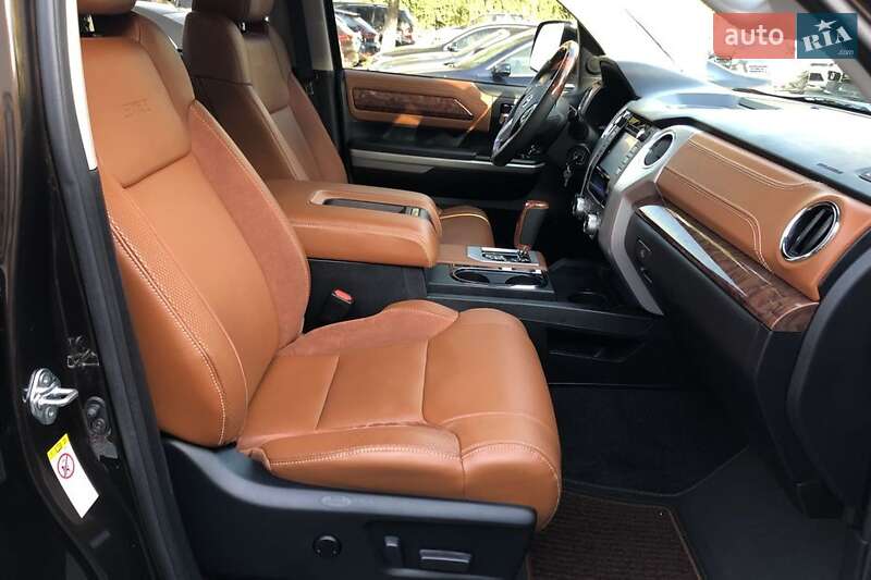 Пікап Toyota Tundra 2018 в Умані