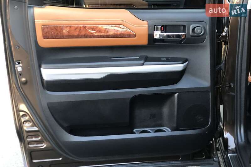 Пікап Toyota Tundra 2018 в Умані