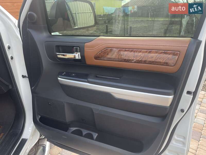 Пікап Toyota Tundra 2014 в Києві