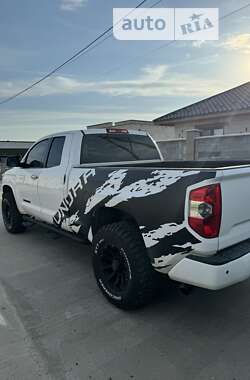 Пікап Toyota Tundra 2014 в Ужгороді