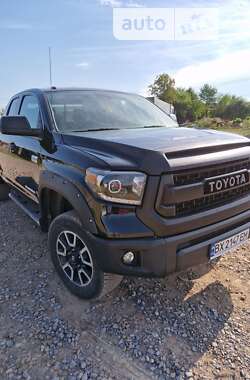 Пікап Toyota Tundra 2016 в Чернівцях