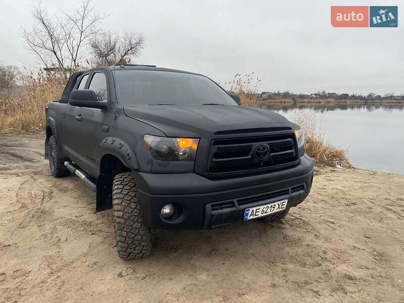 Пикап Toyota Tundra 2011 в 