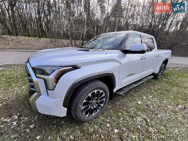 Пікап Toyota Tundra 2022 в Києві