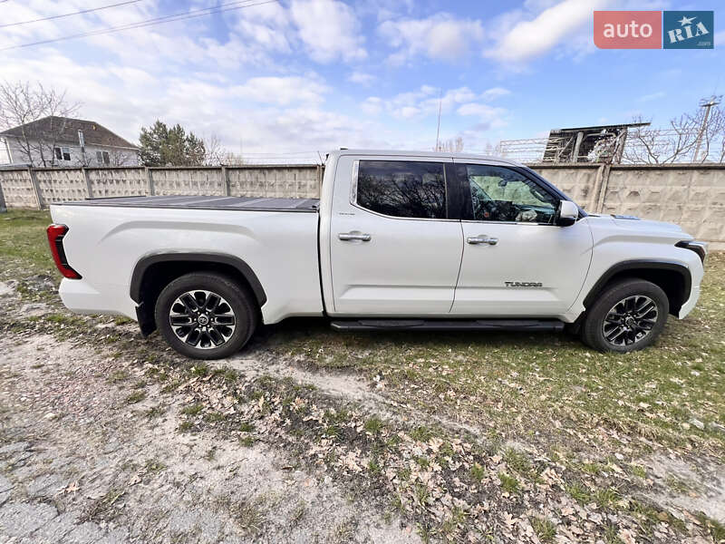 Пікап Toyota Tundra 2022 в Києві