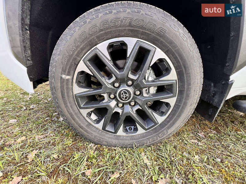 Пікап Toyota Tundra 2022 в Києві