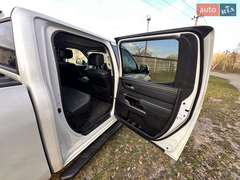 Пікап Toyota Tundra 2022 в Києві