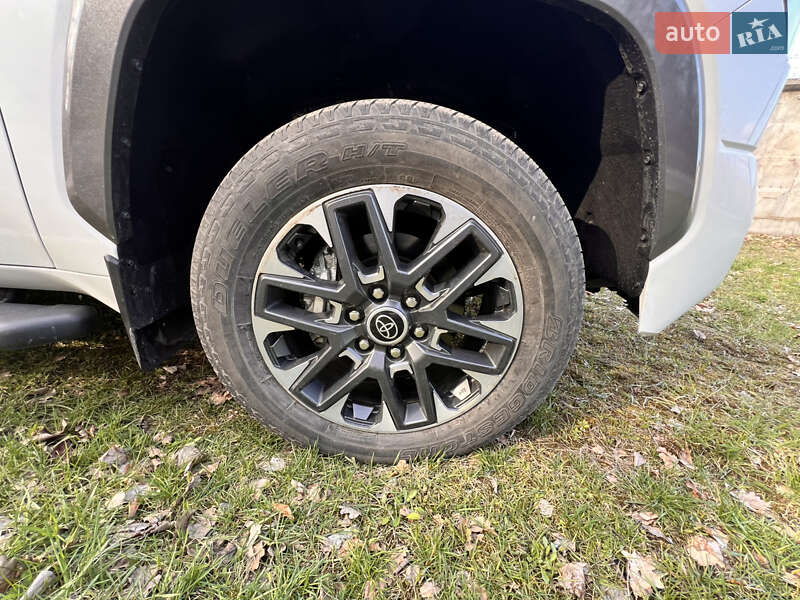 Пікап Toyota Tundra 2022 в Києві