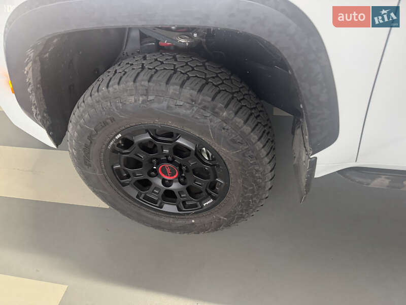 Пікап Toyota Tundra 2023 в Дніпрі