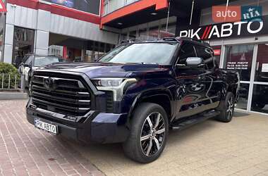 Пикап Toyota Tundra 2023 в 