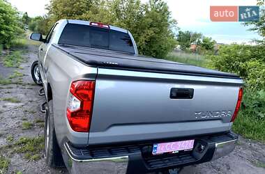 Пикап Toyota Tundra 2017 в 