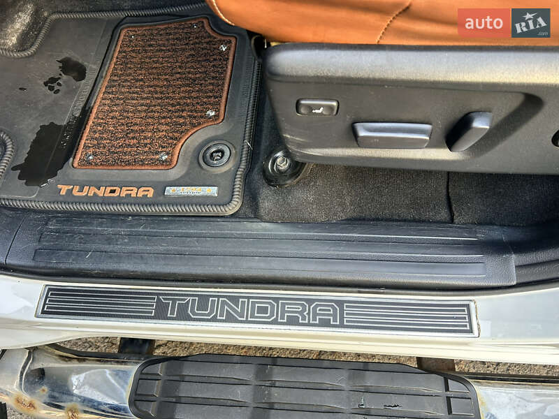 Пікап Toyota Tundra 2014 в Києві