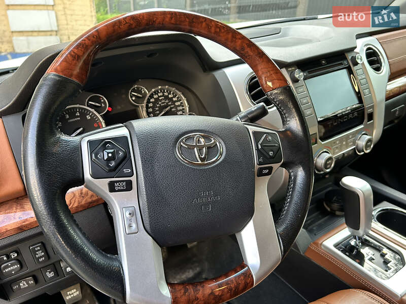 Пікап Toyota Tundra 2014 в Києві