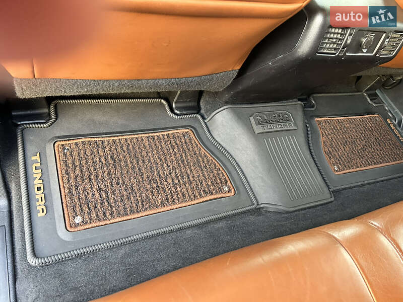 Пікап Toyota Tundra 2014 в Києві