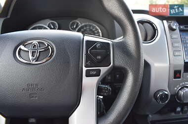 Пикап Toyota Tundra 2017 в 