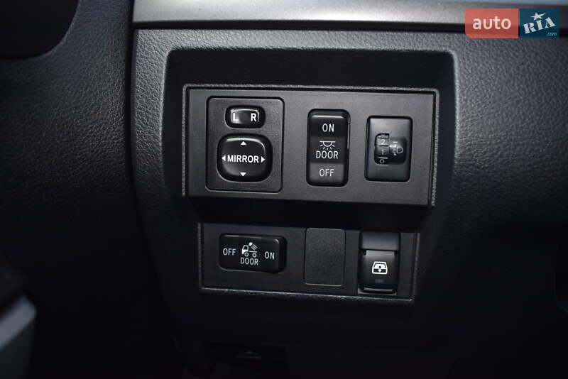 Пикап Toyota Tundra 2017 в Житомире