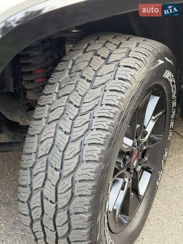 Пікап Toyota Tundra 2023 в Києві