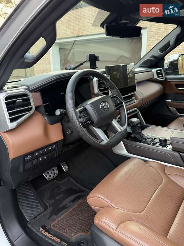 Пікап Toyota Tundra 2023 в Києві