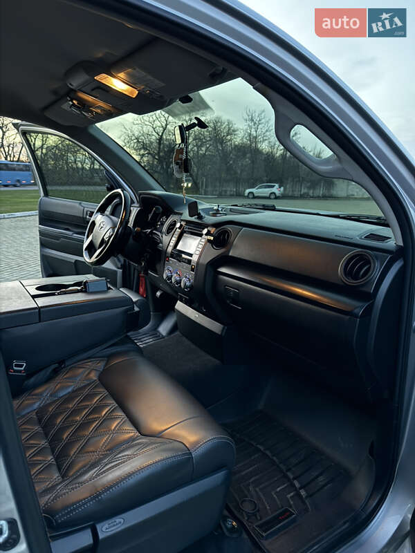 Пикап Toyota Tundra 2015 в Одессе